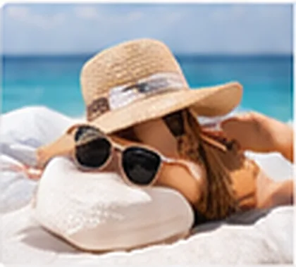 Kapelusz i okulary na plaży Kapelusz i okulary na plaży
